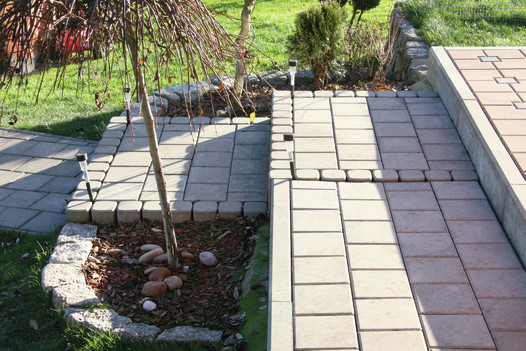 Čtvercová dlažba Vřídlo