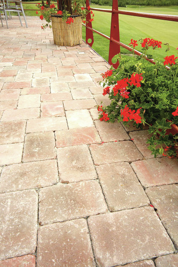 Diana III - dlažba na terasu