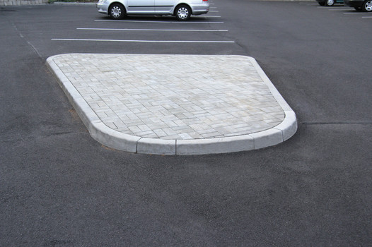 Silniční obrubník obloukový R2, vnější