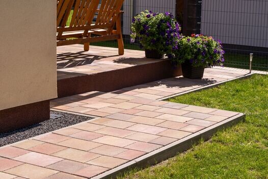 Diana III - dlažba na terasu